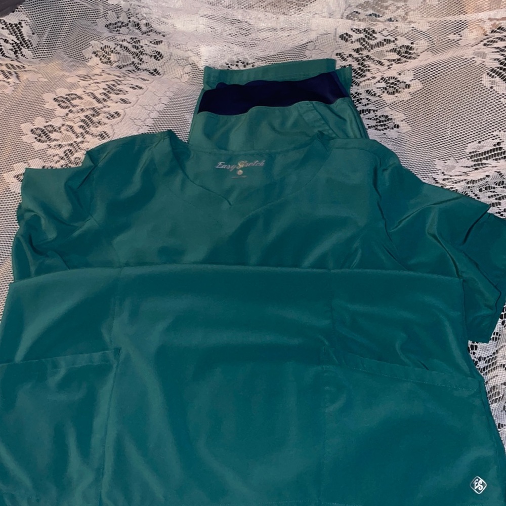 Scrub set